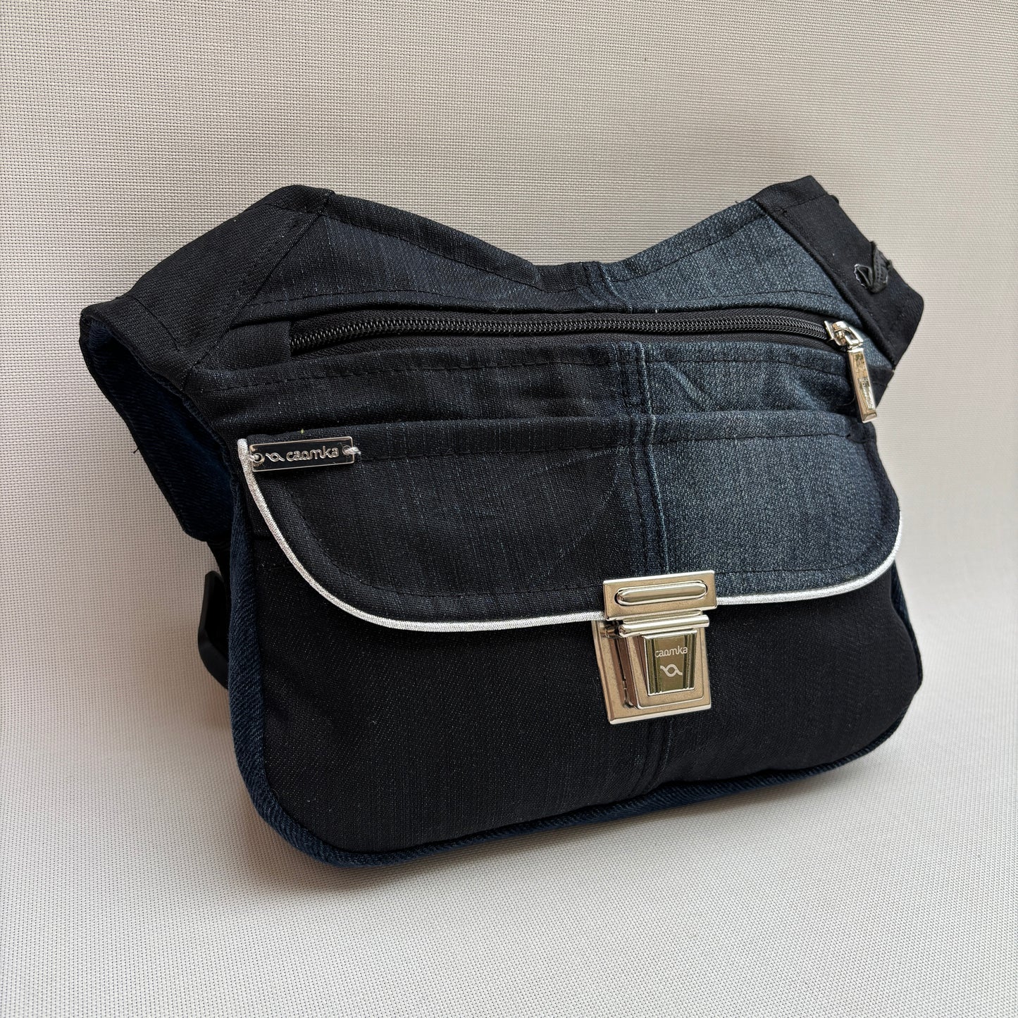Riñonera "Special ♻️ Jeans Recycled ♻️ " + Bolsillo trasero con cremallera · Pieza Única Núm. 18893
