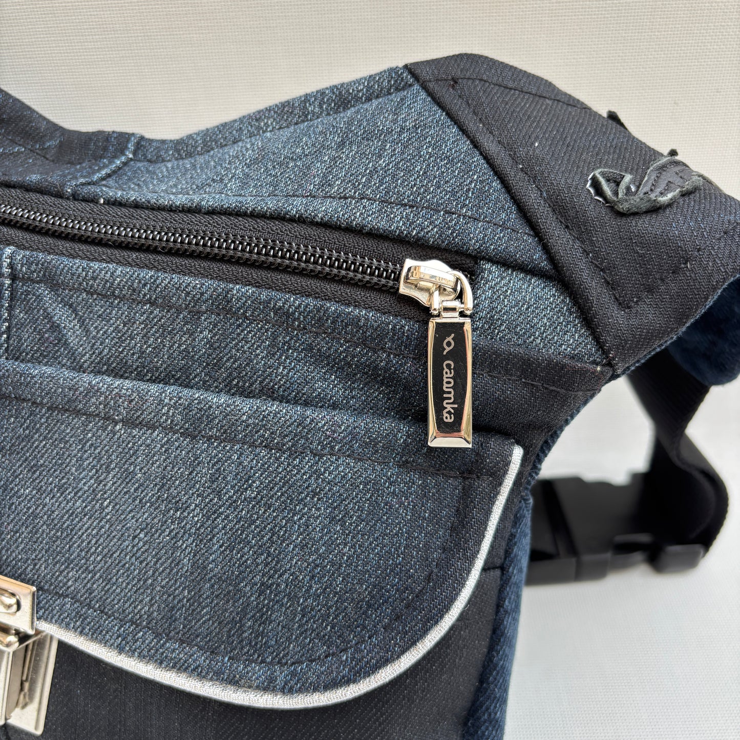 Riñonera "Special ♻️ Jeans Recycled ♻️ " + Bolsillo trasero con cremallera · Pieza Única Núm. 18893