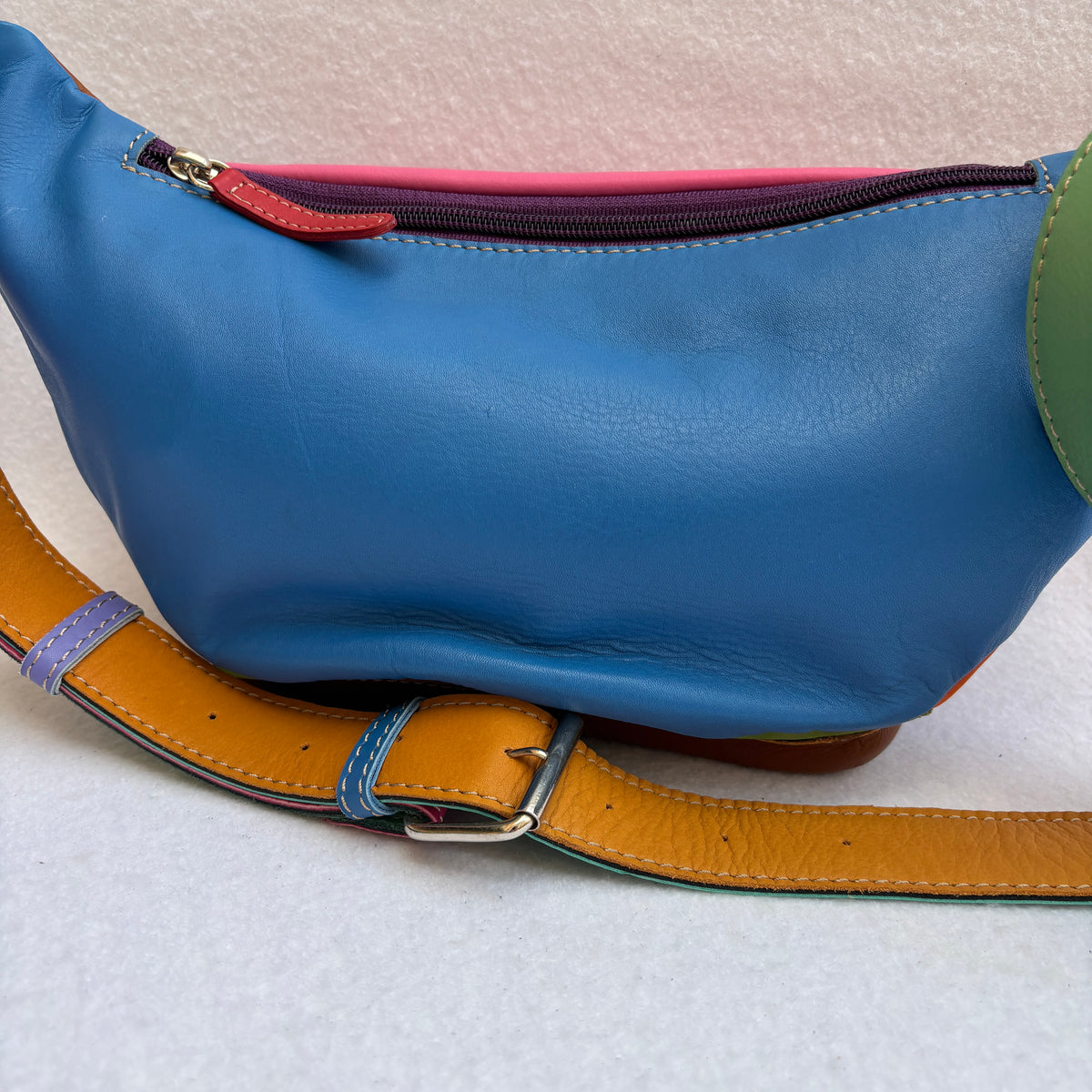 Riñonera RetroChic Analia Happy Colors · Piel · Pieza Única Núm. 19522
