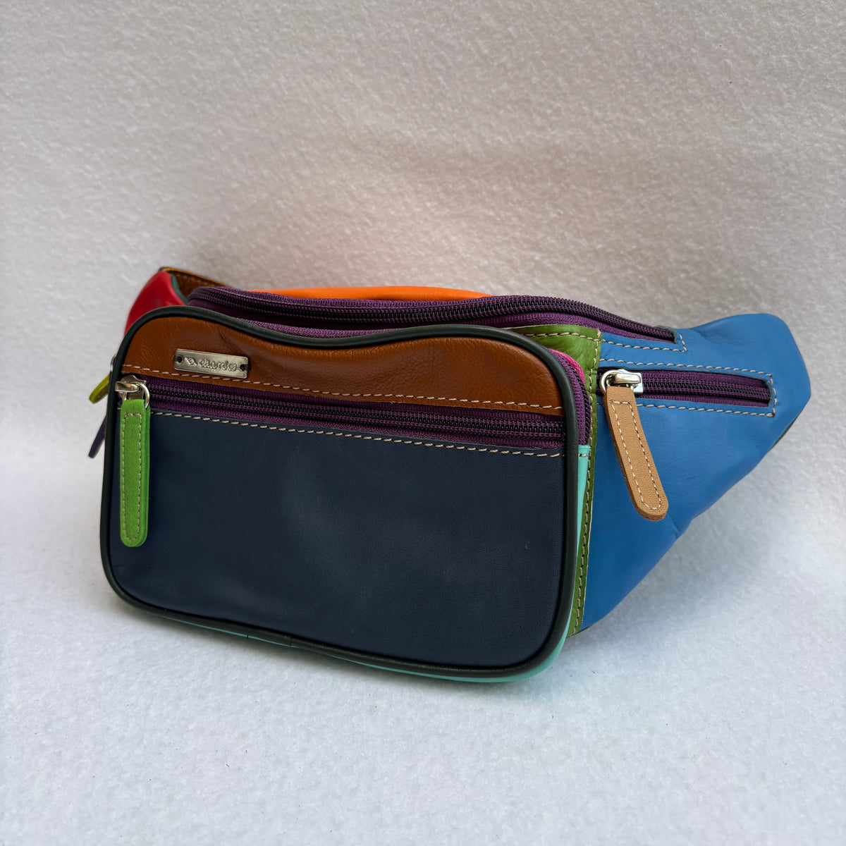 Riñonera RetroChic Analia Happy Colors · Piel · Pieza Única Núm. 19521