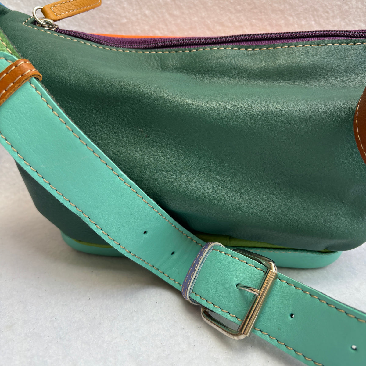 Riñonera RetroChic Analia Happy Colors · Piel · Pieza Única Núm. 19521