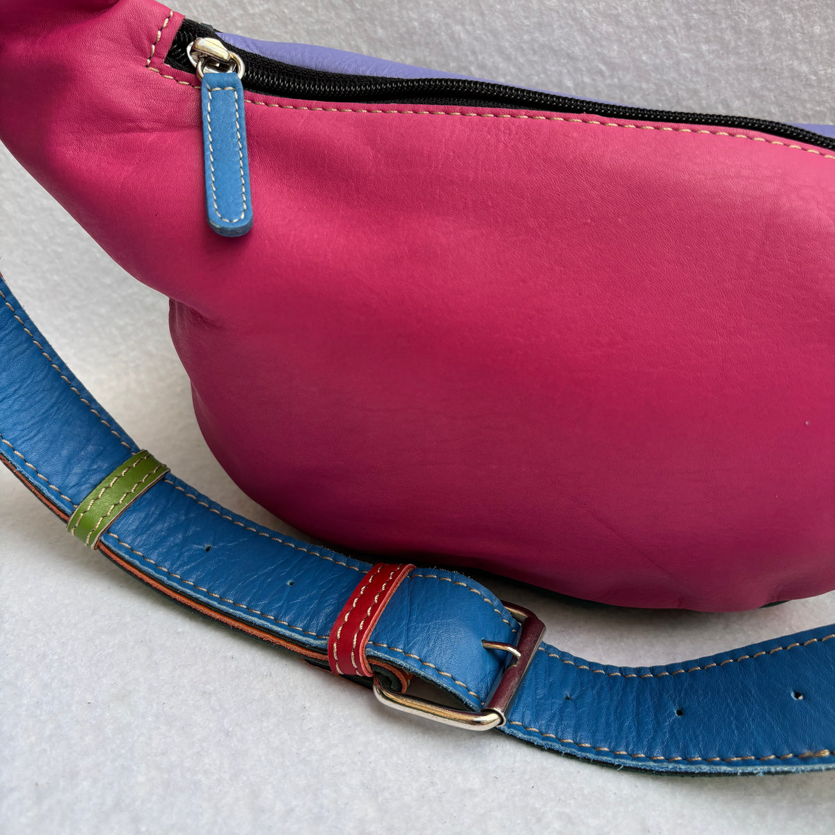 Riñonera RetroChic Analia Happy Colors · Piel · Pieza Única Núm. 19520