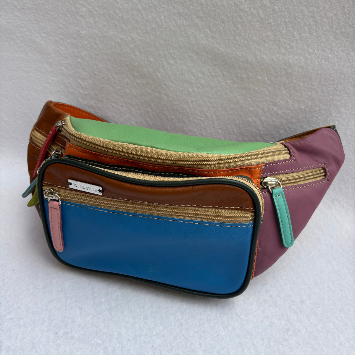 Riñonera RetroChic Analia Happy Colors · Piel · Pieza Única Núm. 19519