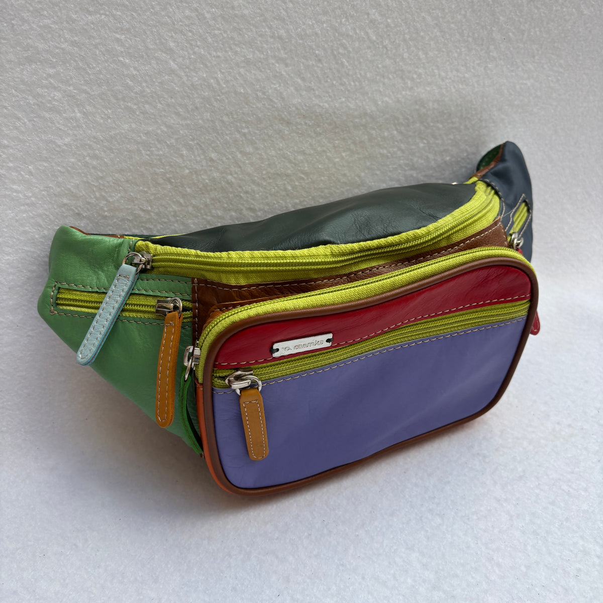 Riñonera RetroChic Analia Happy Colors · Piel · Pieza Única Núm. 19518