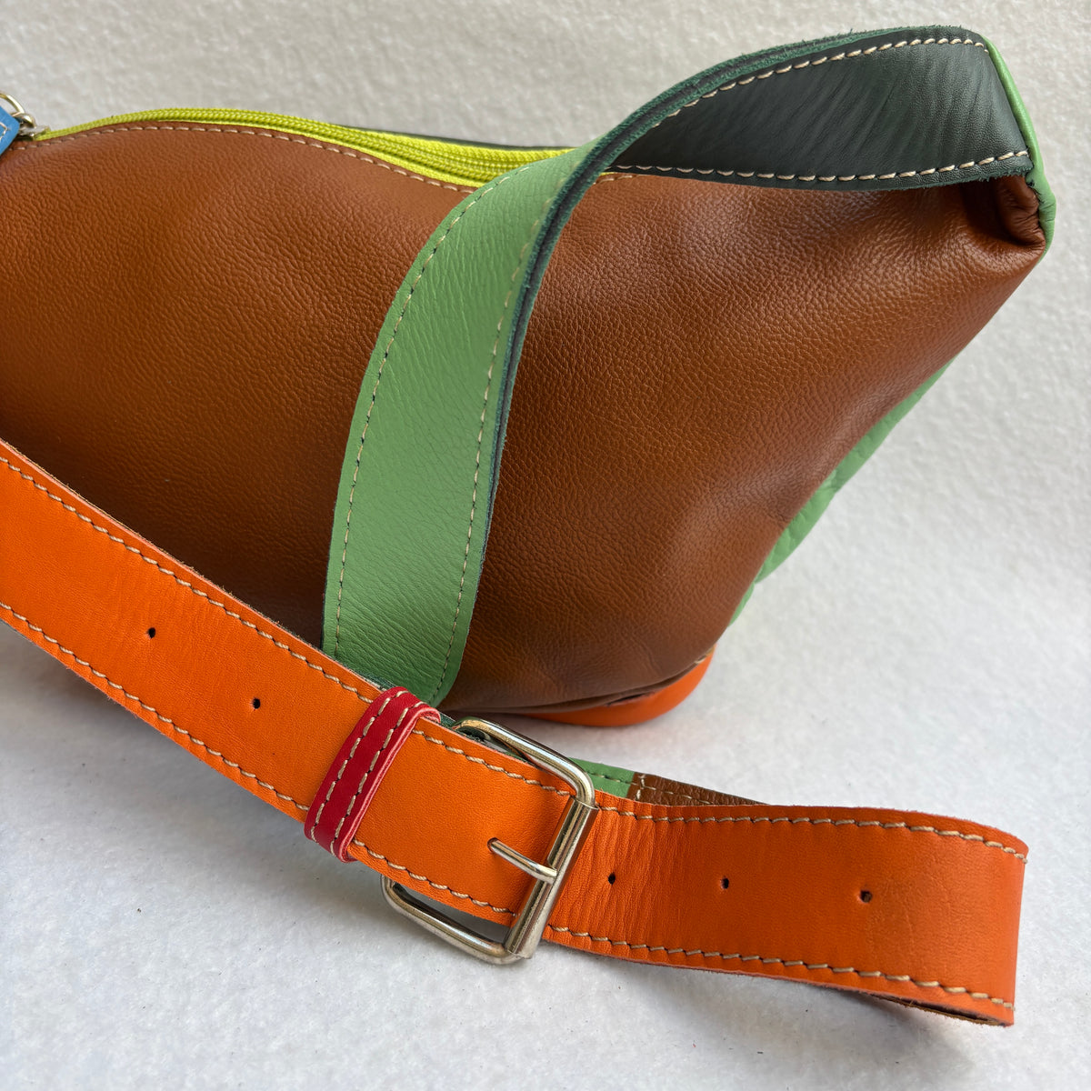 Riñonera RetroChic Analia Happy Colors · Piel · Pieza Única Núm. 19518
