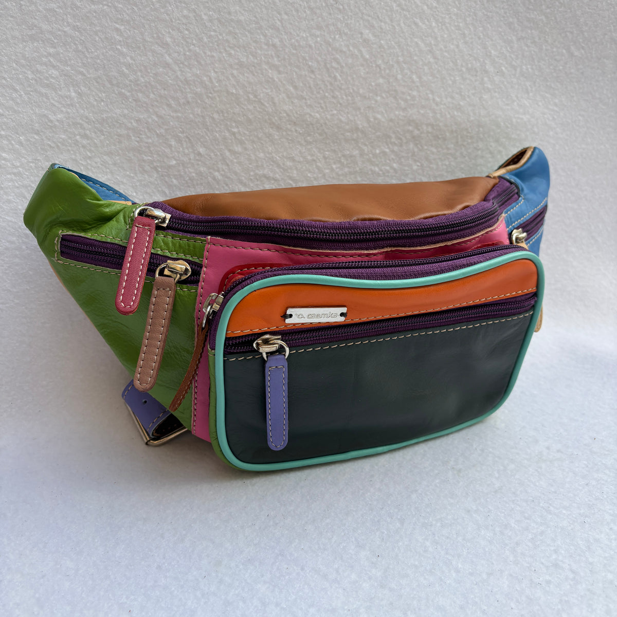 Riñonera RetroChic Analia Happy Colors · Piel · Pieza Única Núm. 19516
