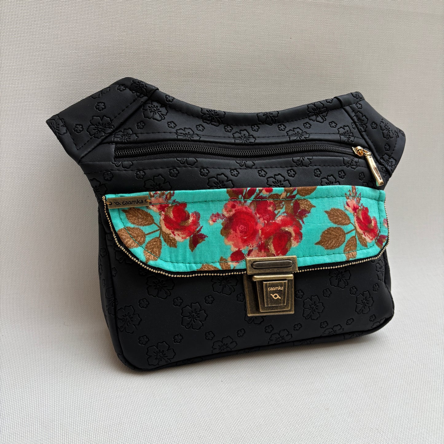 Riñonera "Black Special Flowers Top" · Polipiel · Pieza Única Núm. 18751