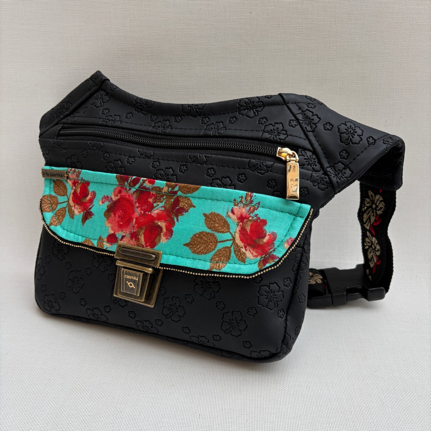 Riñonera "Black Special Flowers Top" · Polipiel · Pieza Única Núm. 18751