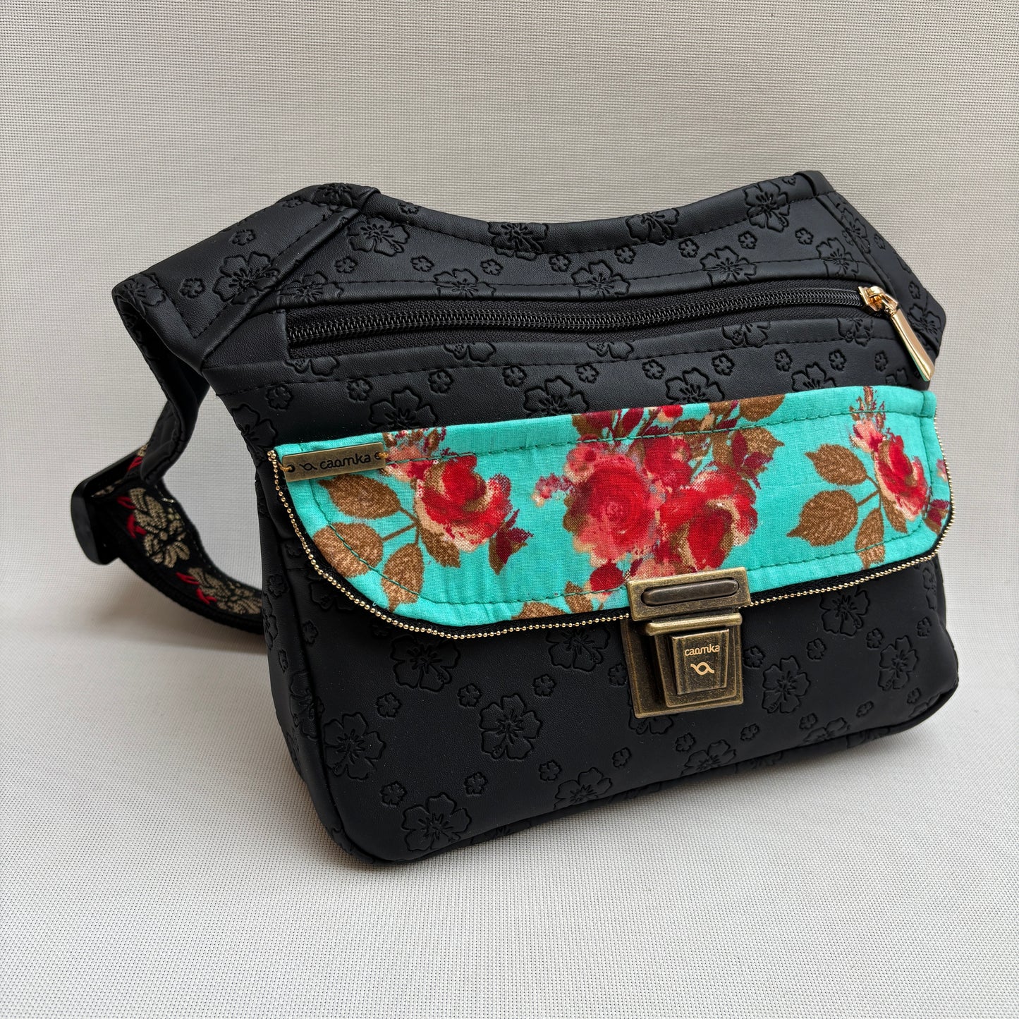 Riñonera "Black Special Flowers Top" · Polipiel · Pieza Única Núm. 18751