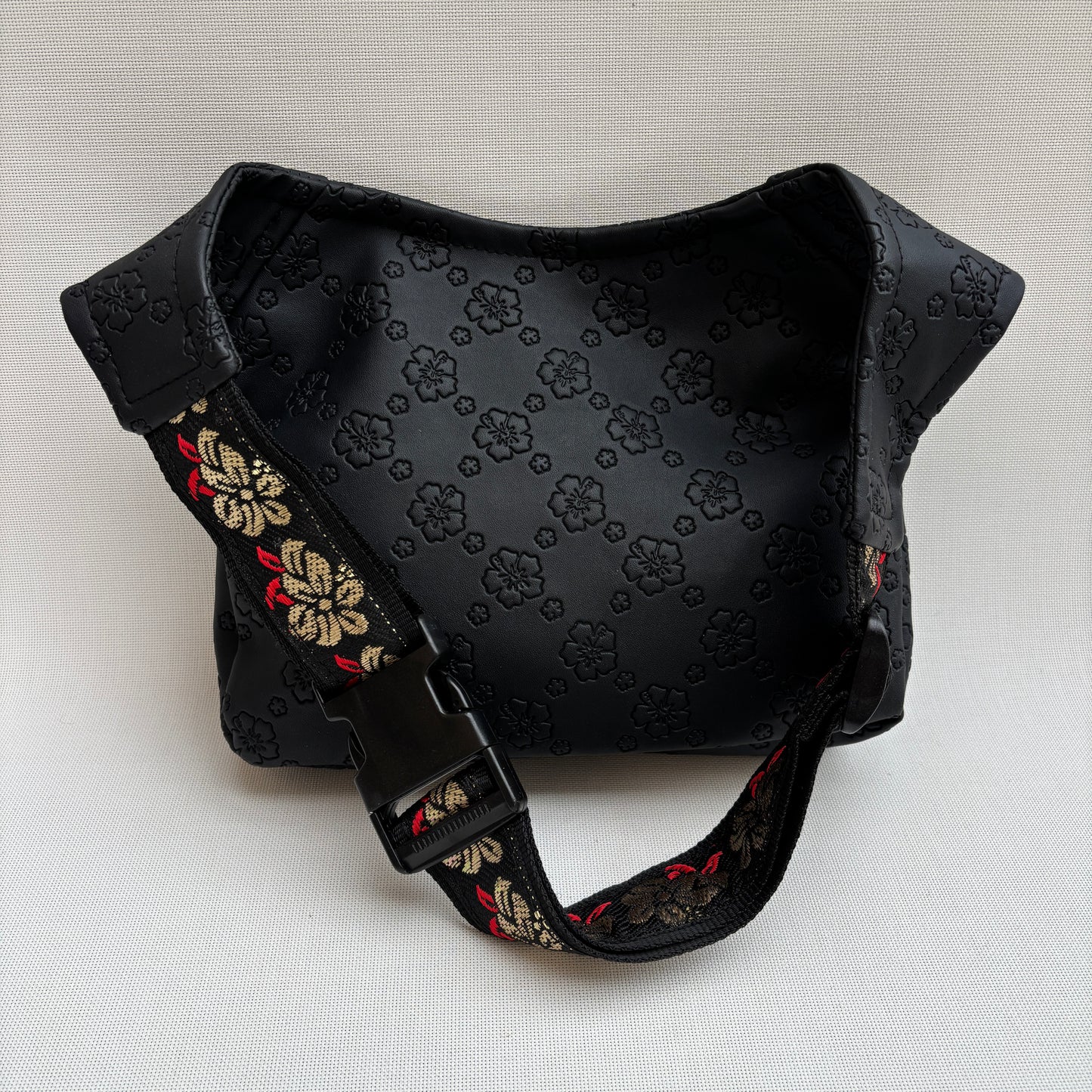 Riñonera "Black Special Flowers Top" · Polipiel · Pieza Única Núm. 18751