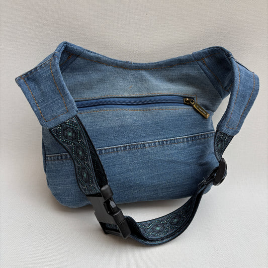 Riñonera ♻️ Jeans Recycled ♻️ + Bolsillo trasero con cremallera · Pieza Única Núm. 18607