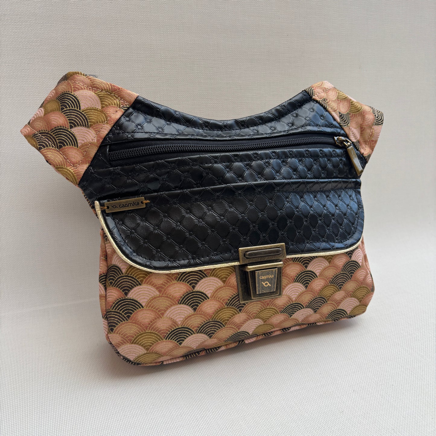 Riñonera "Special Japanese Waves" · Pieza Única Núm. 17270