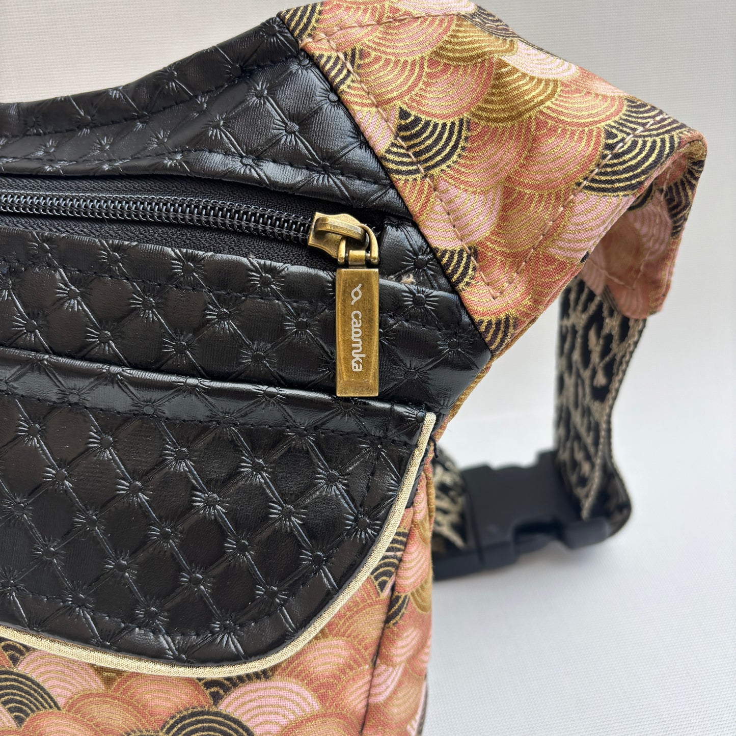 Riñonera "Special Japanese Waves" · Pieza Única Núm. 17270