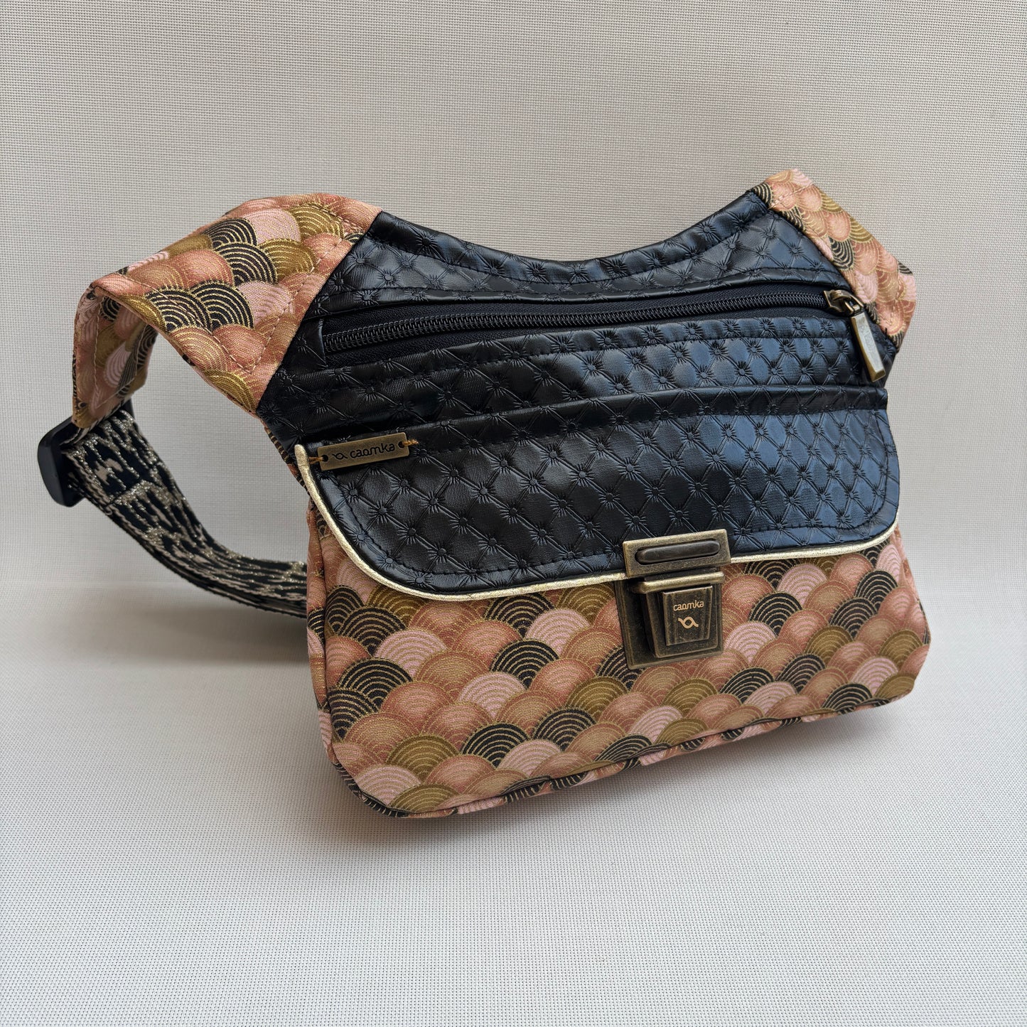 Riñonera "Special Japanese Waves" · Pieza Única Núm. 17270