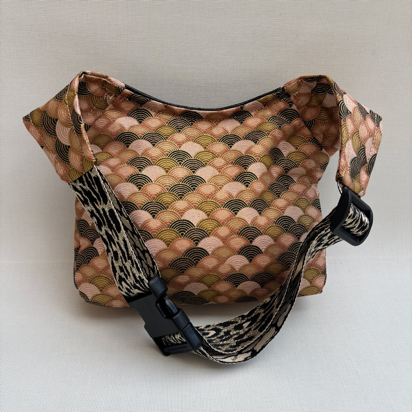 Riñonera "Special Japanese Waves" · Pieza Única Núm. 17270