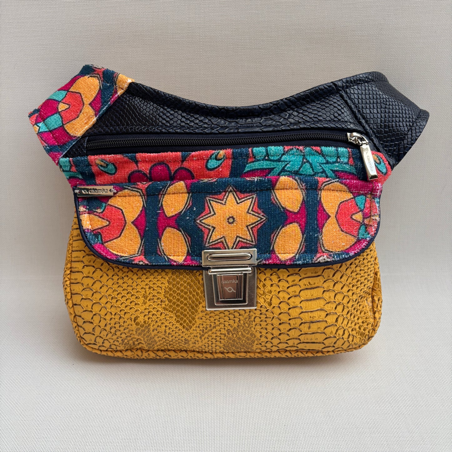 Riñonera "Good Vibes Top" · Pieza Única Núm. 17222