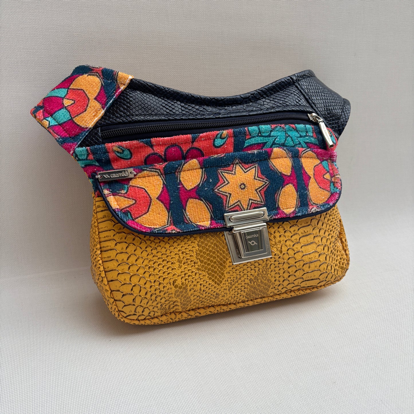 Riñonera "Good Vibes Top" · Pieza Única Núm. 17222