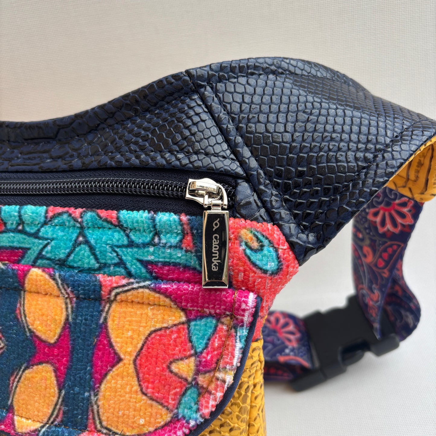 Riñonera "Good Vibes Top" · Pieza Única Núm. 17222