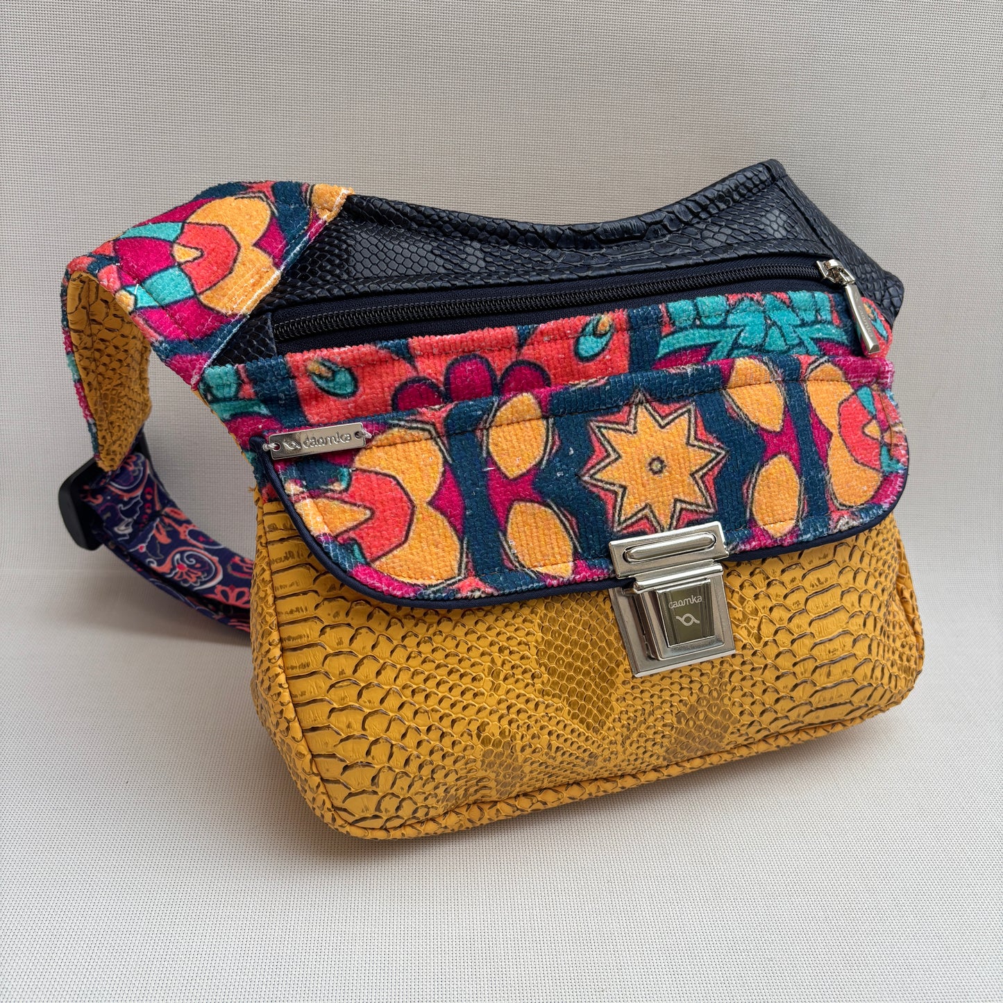 Riñonera "Good Vibes Top" · Pieza Única Núm. 17222
