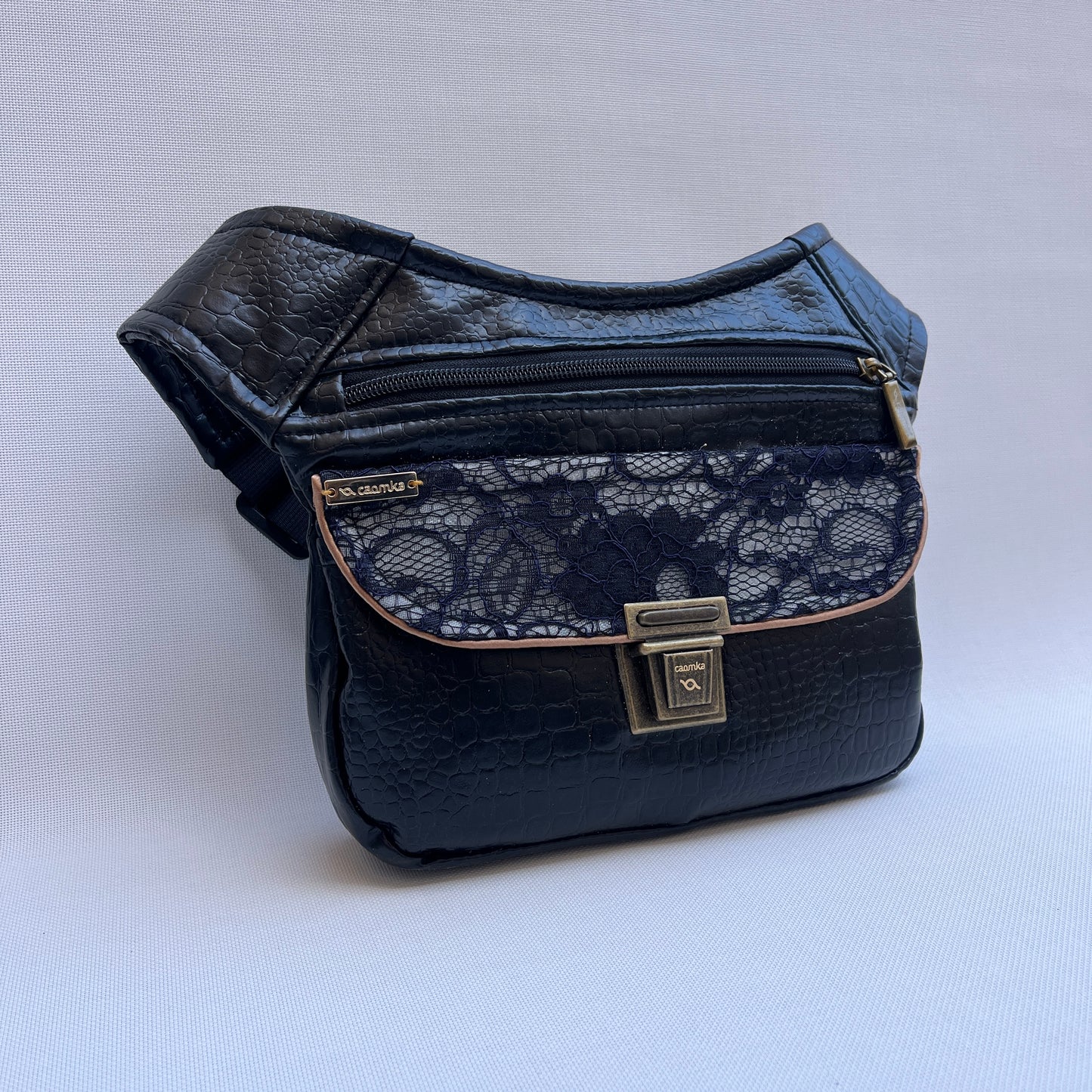 Besonderes elegantes blaues veganes Kunstleder-Unikat Nr. 13024