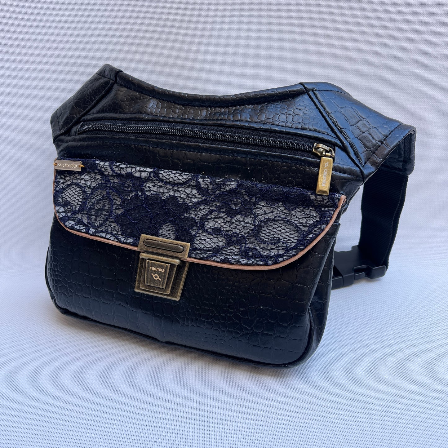 Besonderes elegantes blaues veganes Kunstleder-Unikat Nr. 13024