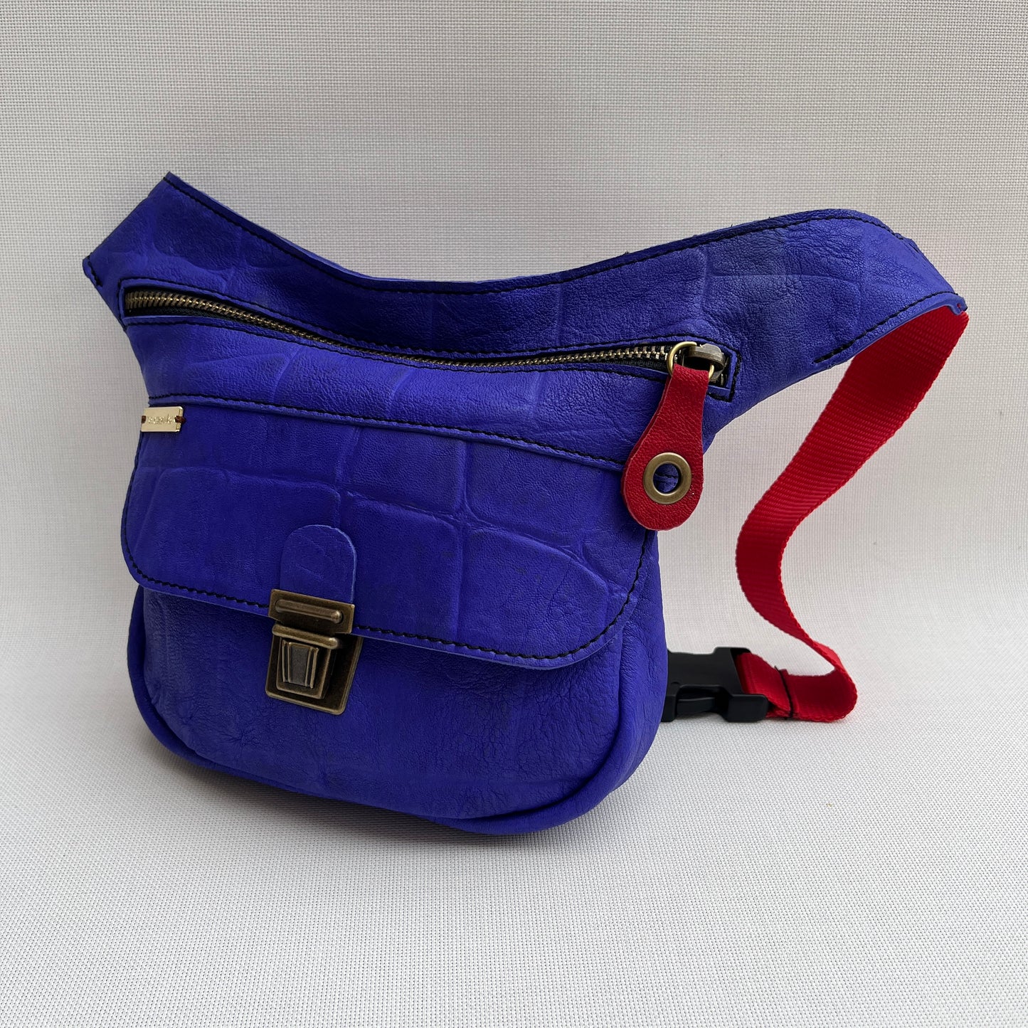 Mini Special Blue Embossed · Piel natural BioCuir® · Pieza Única Núm. 13896