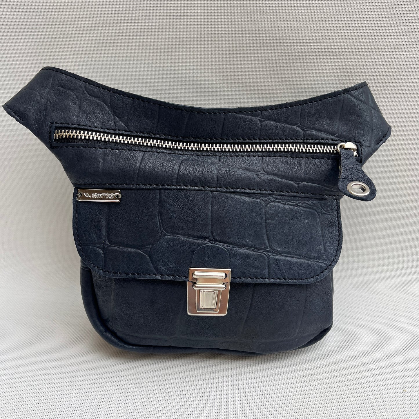 Mini Special Dark Blue Embossed · Piel natural BioCuir® · Pieza Exclusiva Núm. 13894