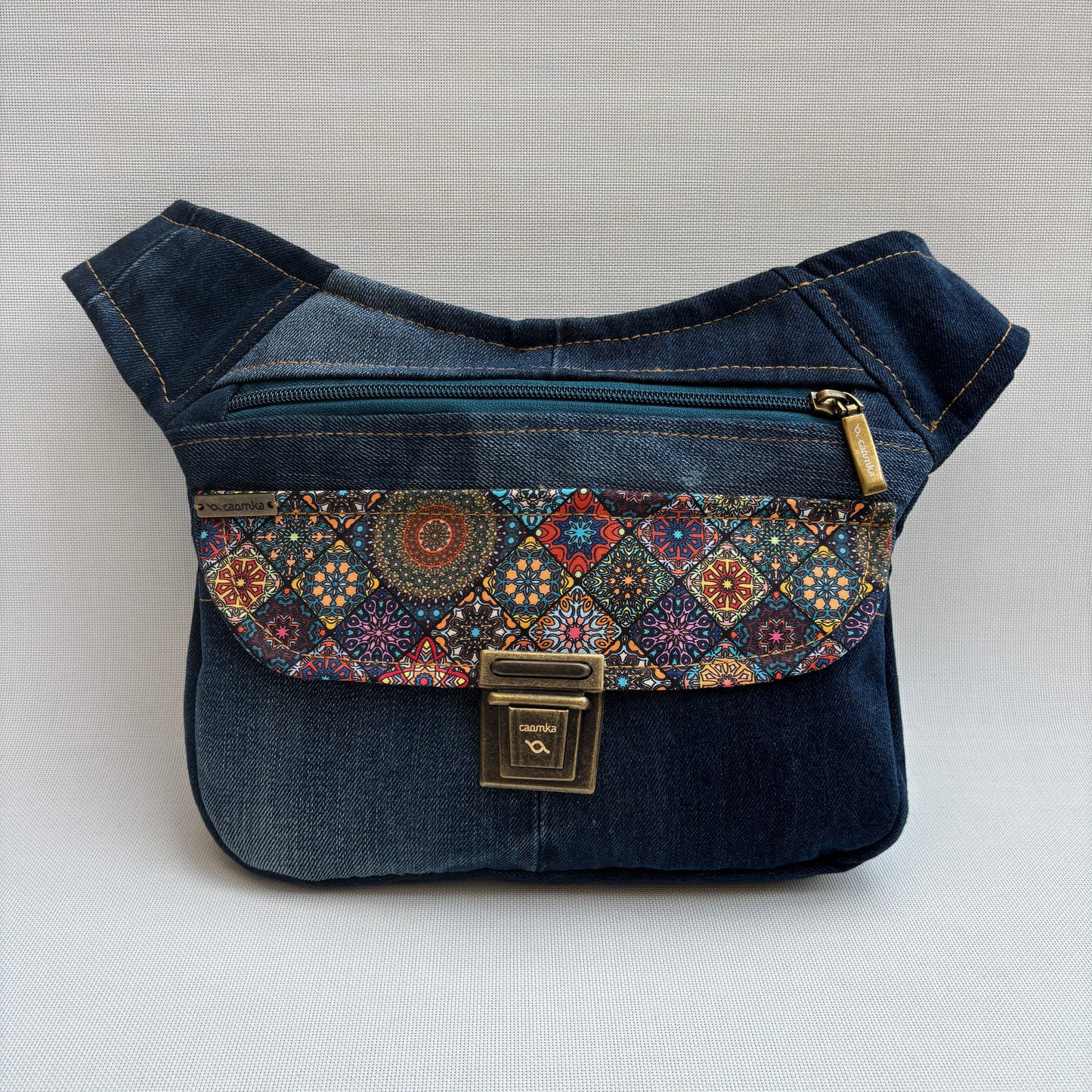 Riñonera ♻️ Jeans Recycled ♻️ + Bolsillo trasero con cremallera · Pieza Única Núm. 18081