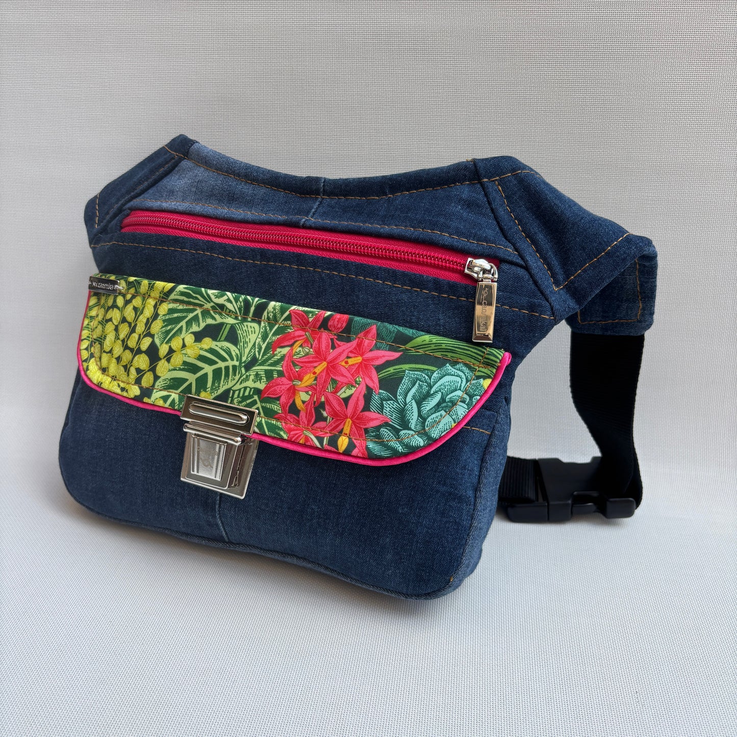 Riñonera "Special ♻️ Jeans Recycled ♻️ · Pieza Única Núm. 18051