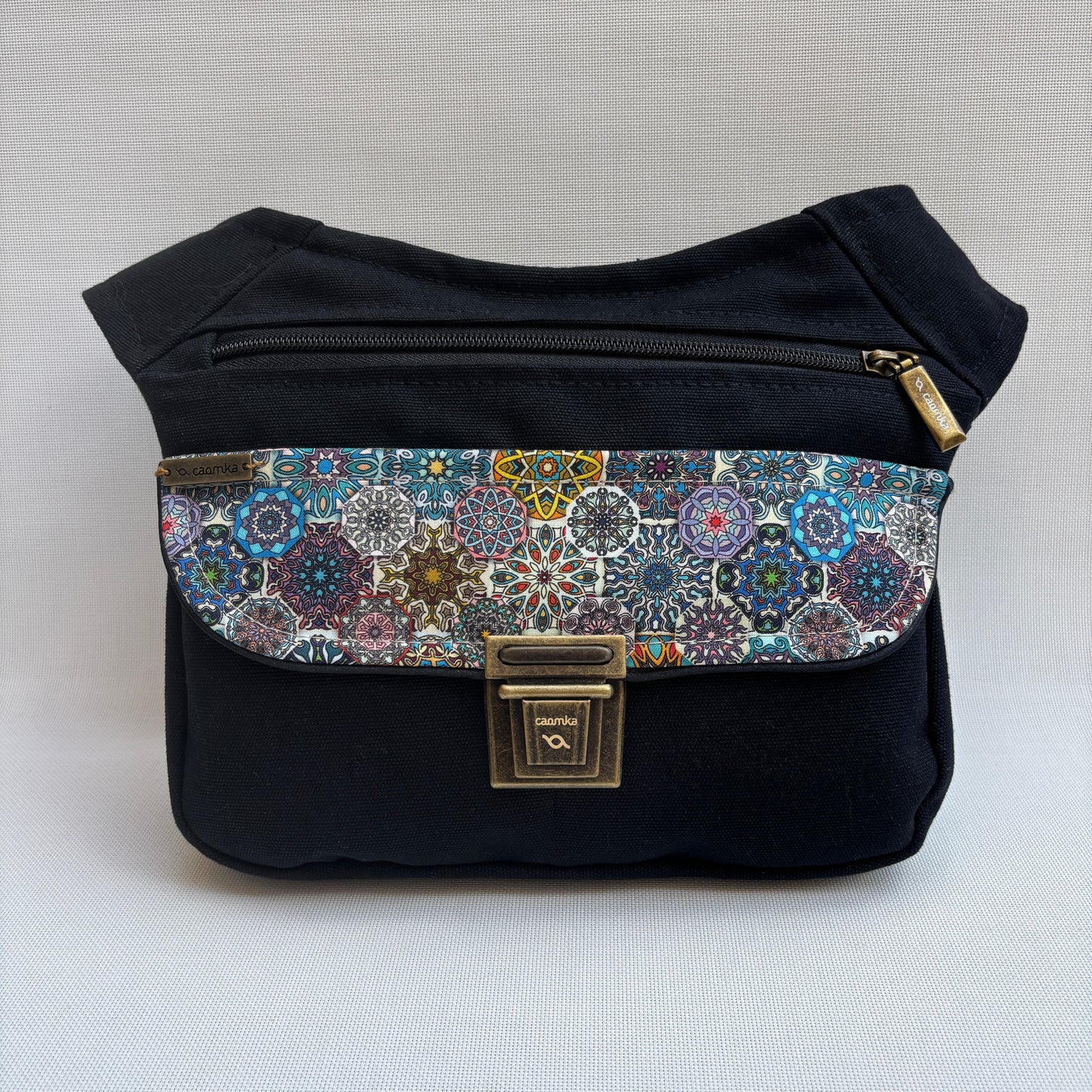 Riñonera "Special Black Mandalas" + Bolsillo trasero · Pieza Única Núm. 17973