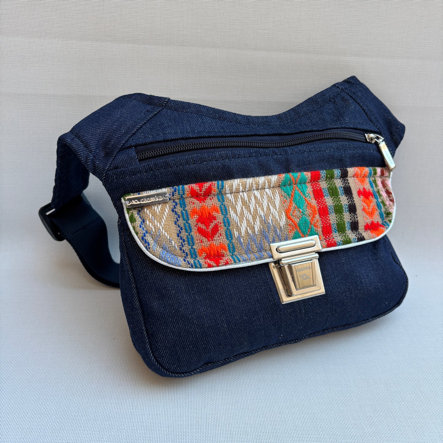Riñonera "Special Jeans India" · Pieza única Núm. 19001