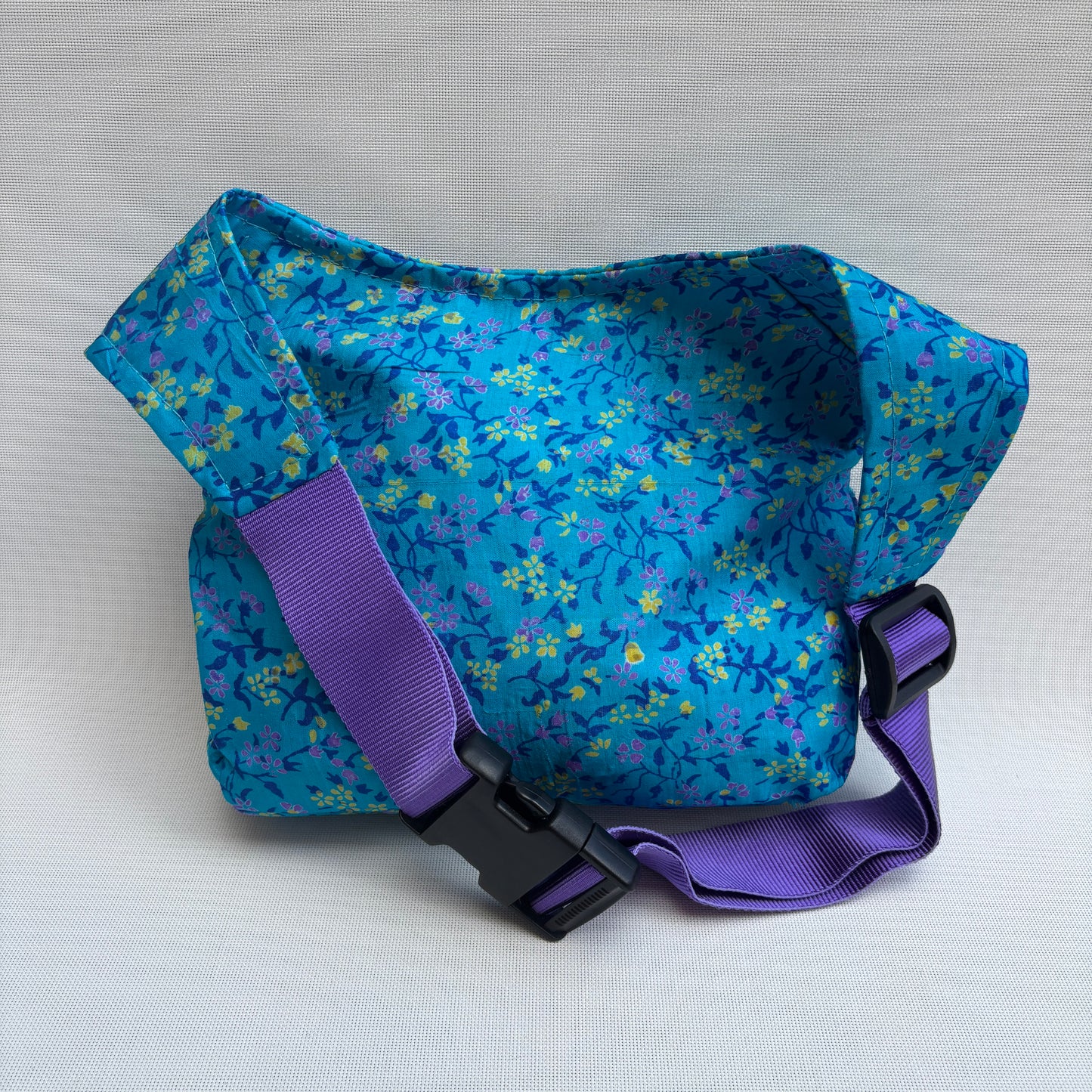 Riñonera "Blue Japanese Flowers" · Pieza Única Núm. 17984