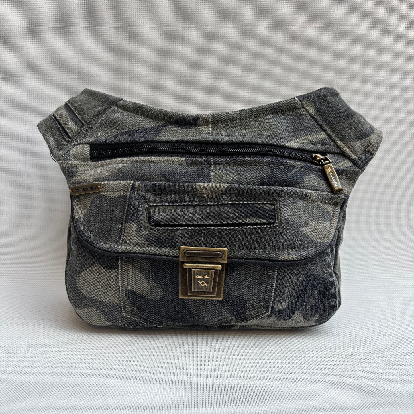 Riñonera "Camuflage Top" ♻️ Jeans Recycled ♻️ · Pieza Única Núm. 18017