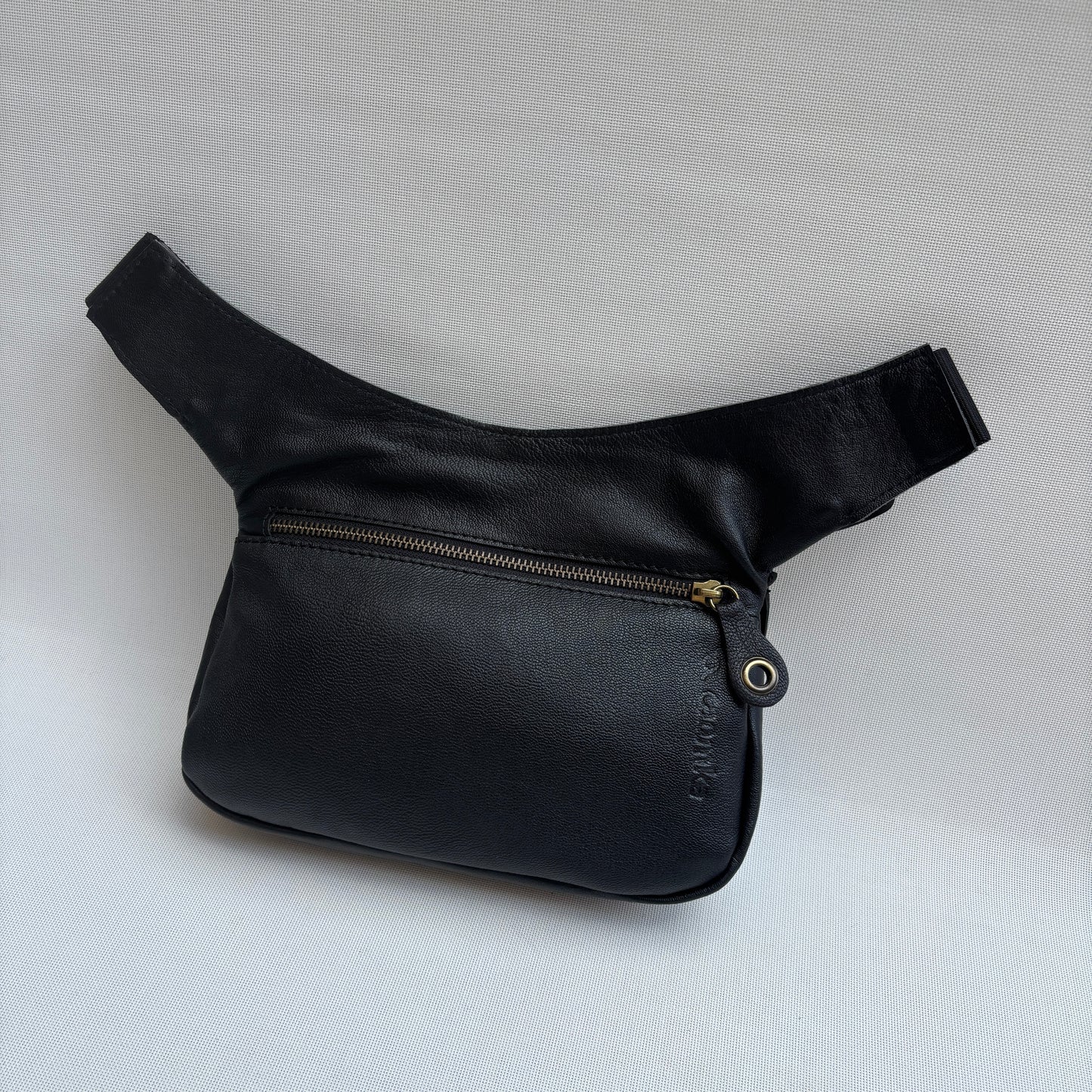 Riñonera “Black Pearl Premium” · Piel Natural · Pieza Exclusiva Núm. 18083