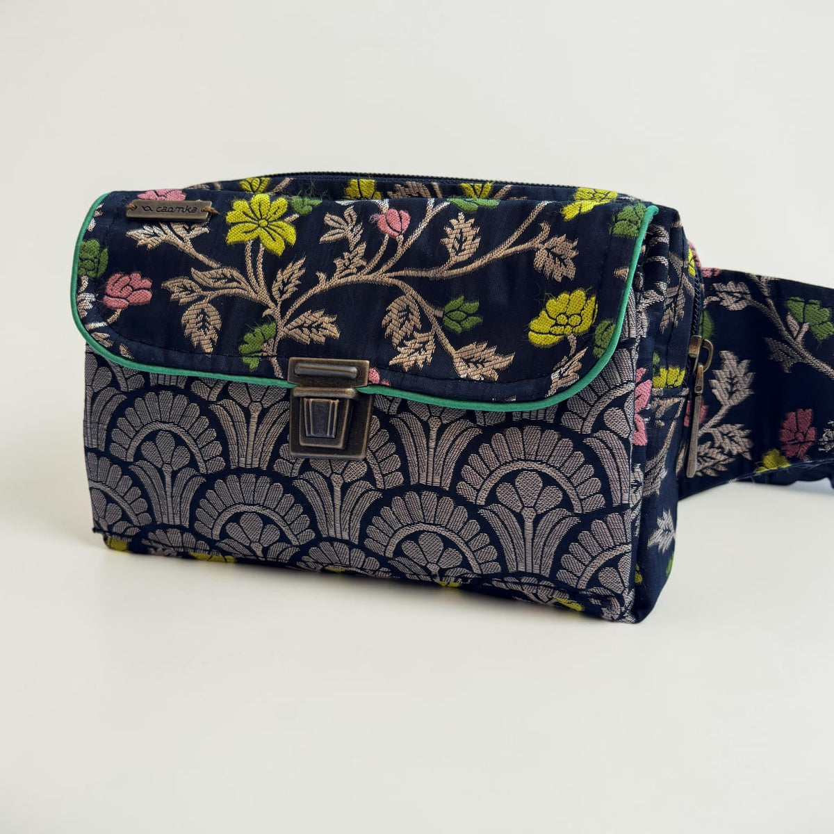 Riñonera Urban "Elegant India Flowers Top" · Pieza Única Núm. 19567