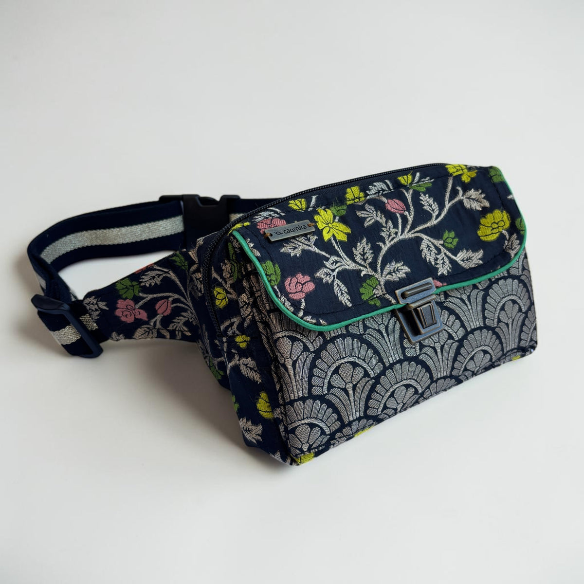 Riñonera Urban "Elegant India Flowers Top" · Pieza Única Núm. 19567