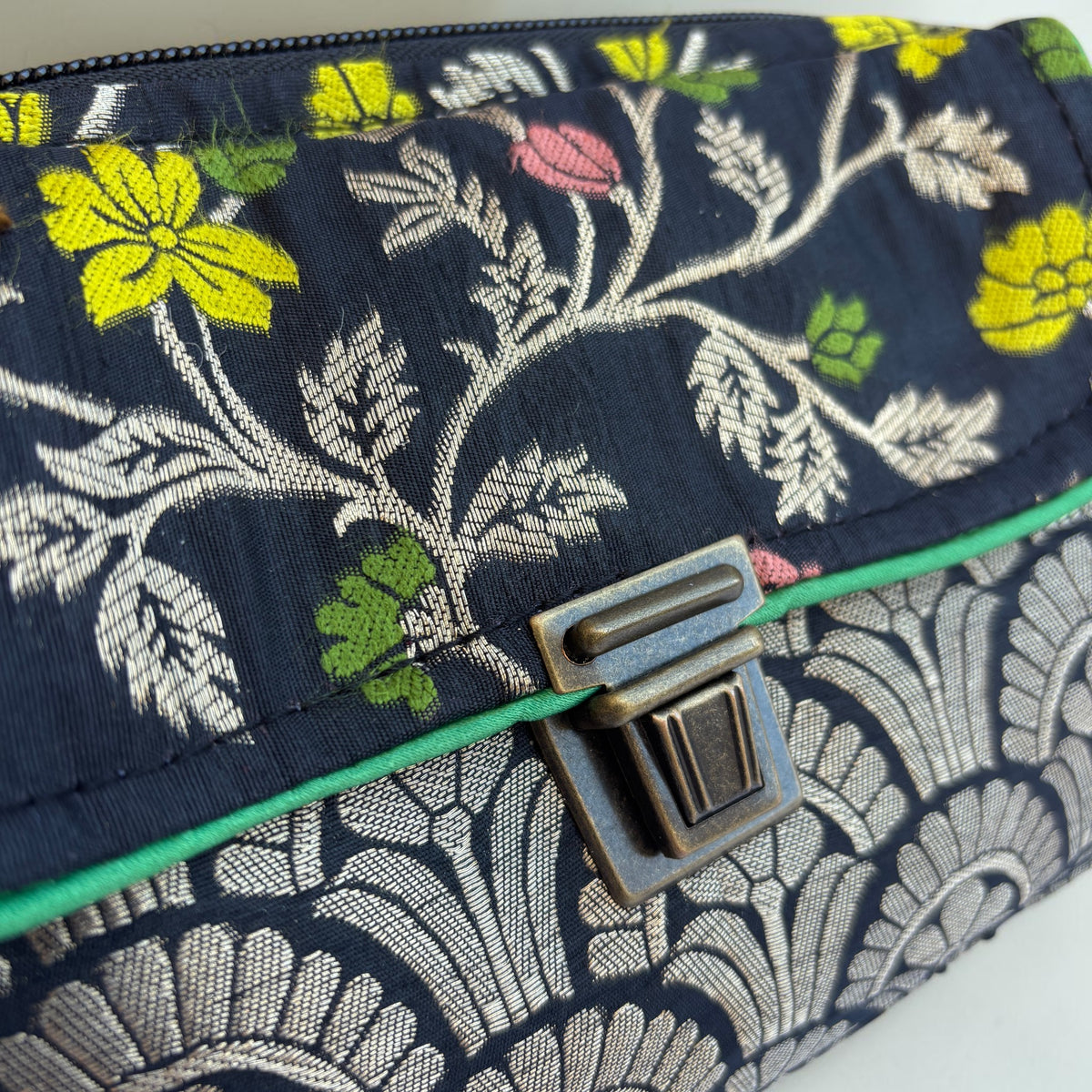 Riñonera Urban "Elegant India Flowers Top" · Pieza Única Núm. 19567