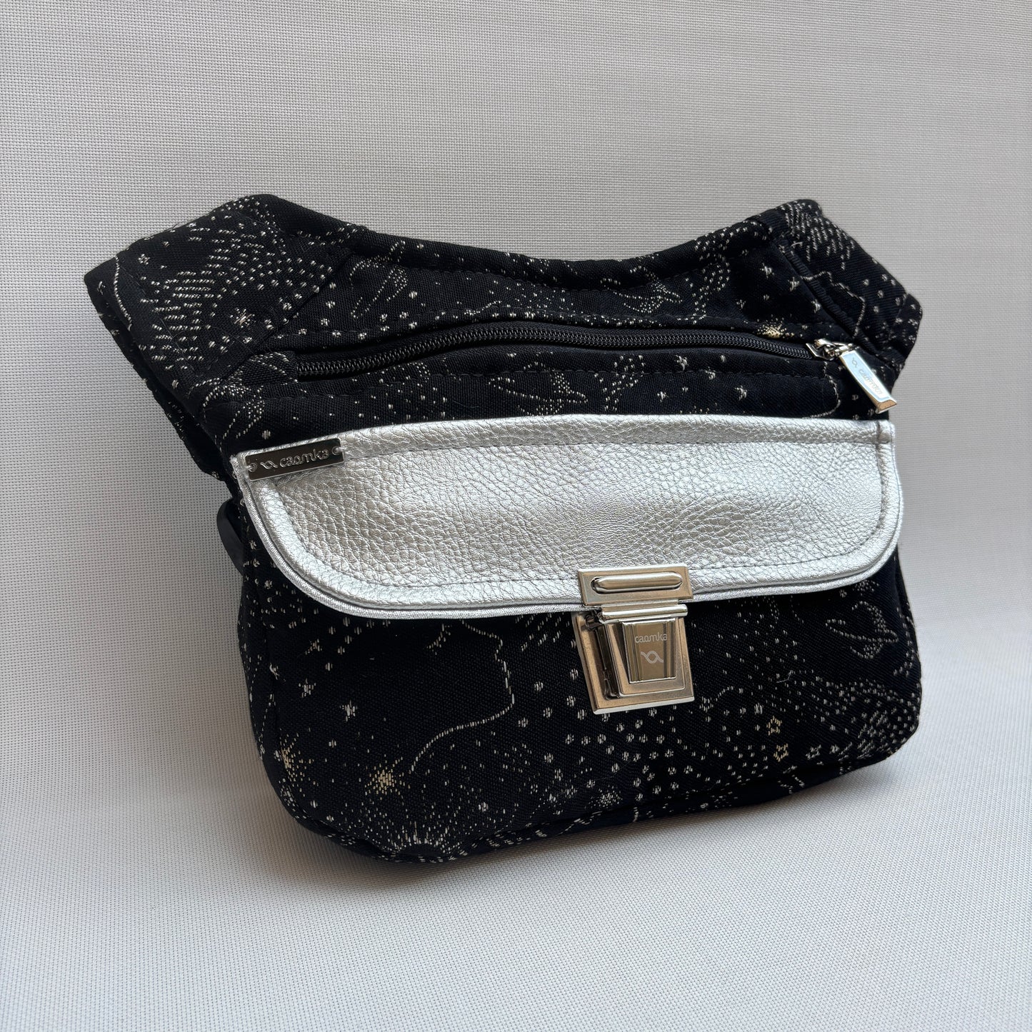 Riñonera “Cosmic Silver” · Pieza Única Núm. 18087