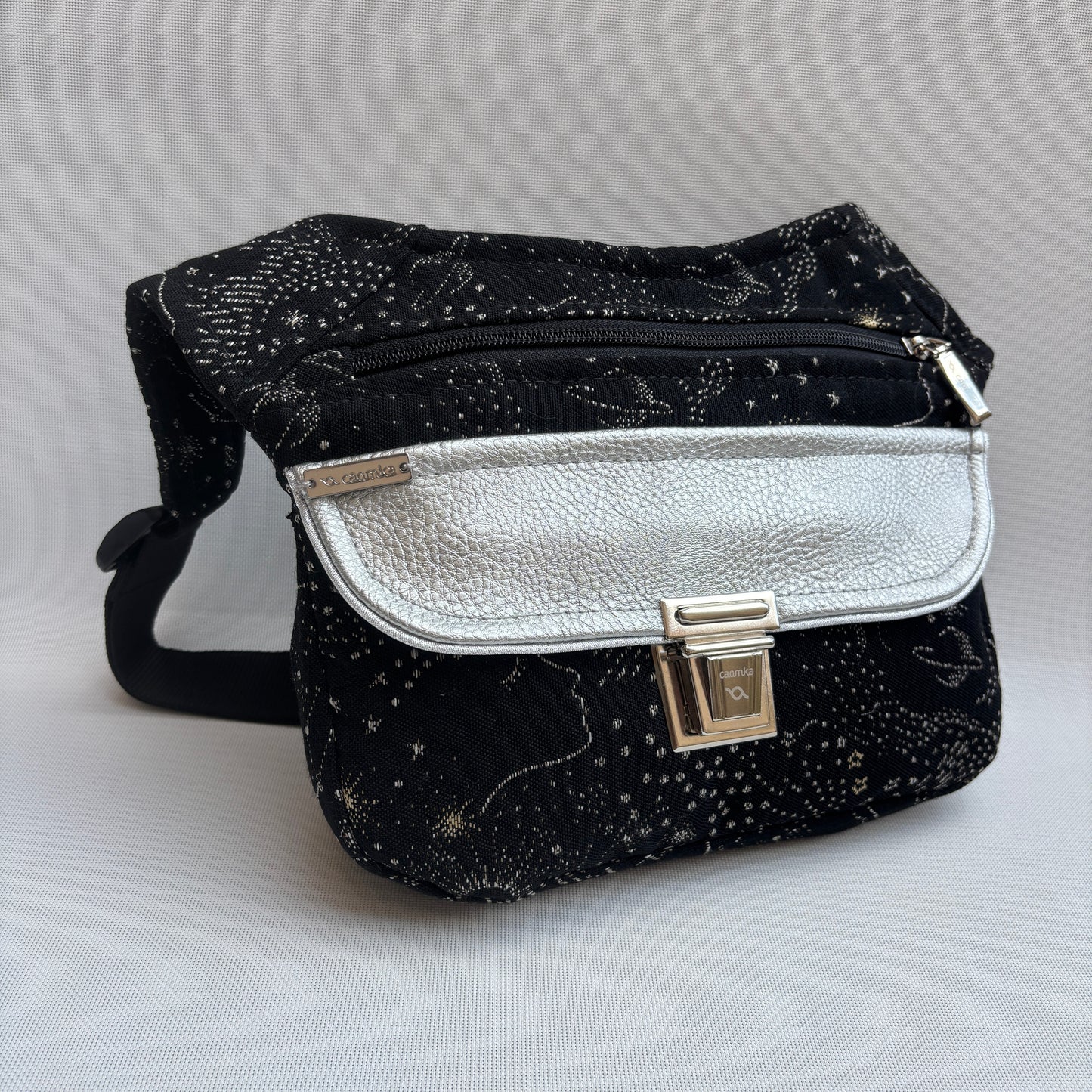 Riñonera “Cosmic Silver” · Pieza Única Núm. 18087