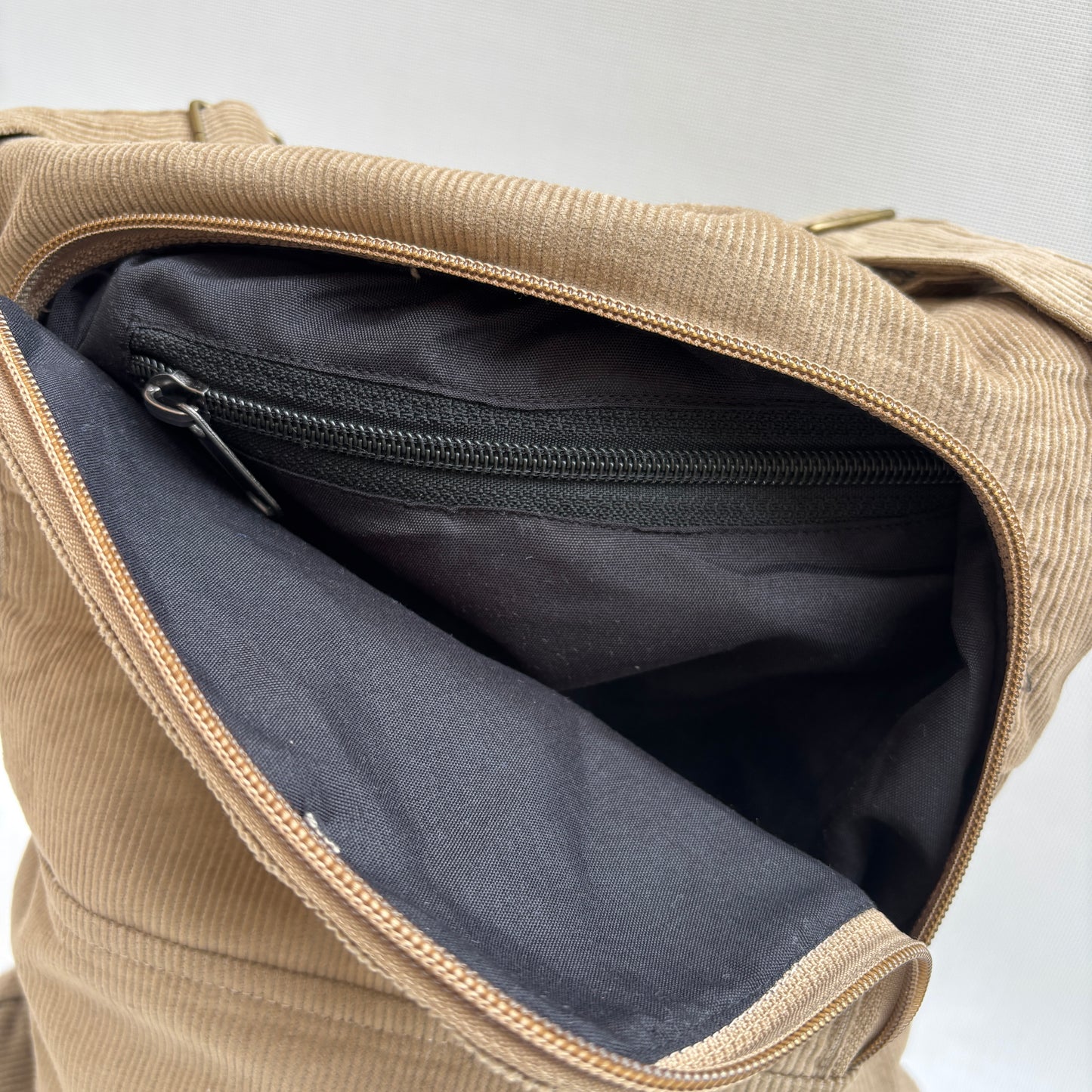 Mochila "Bhaktapur" de Pana en color Camel · Pieza 16414