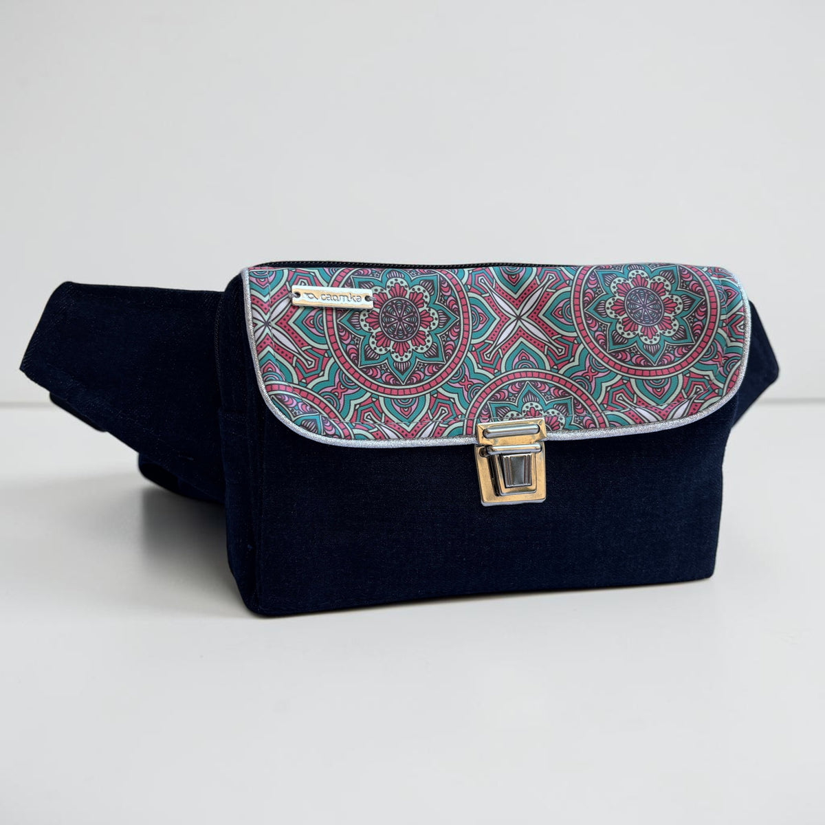 Riñonera Urban "♻️ Mandalas Jeans Recycled ♻️" · Pieza Única Núm. 19572