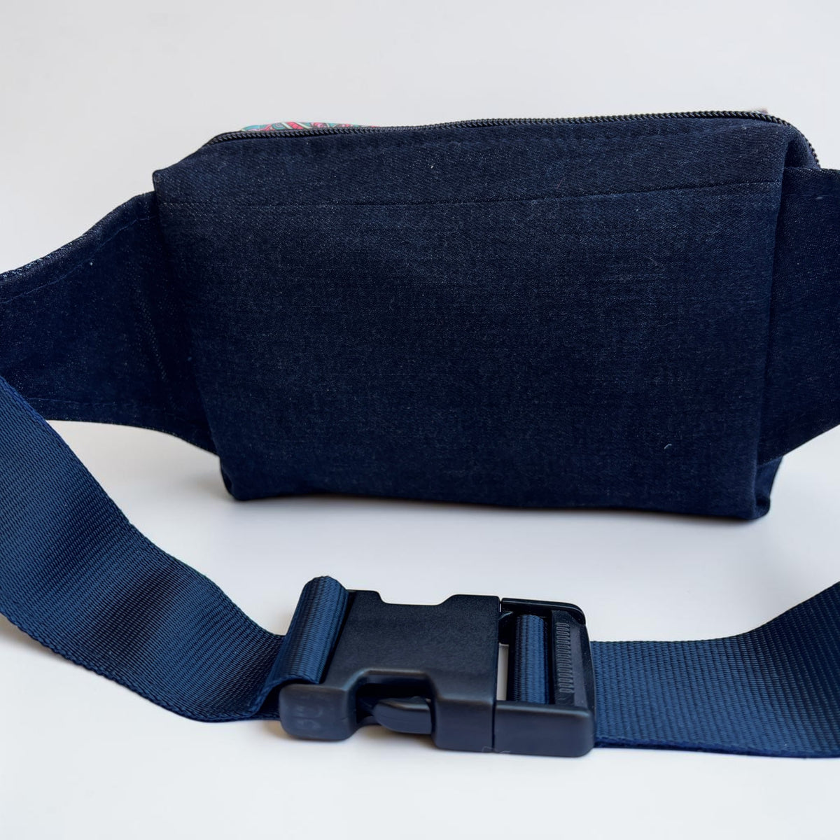Riñonera Urban "♻️ Mandalas Jeans Recycled ♻️" · Pieza Única Núm. 19572