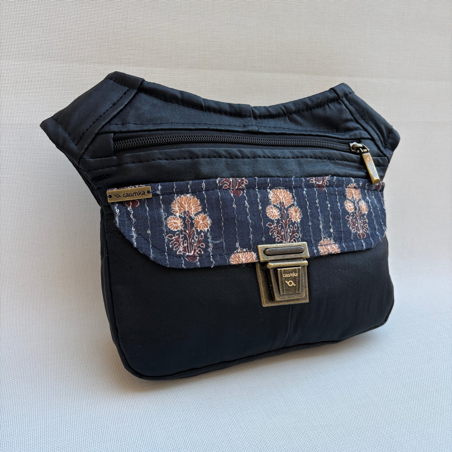 Riñonera "Special ♻️ Jeans Recycled ♻️ " + Bolsillo trasero con cremallera · Pieza Única Núm. 18715