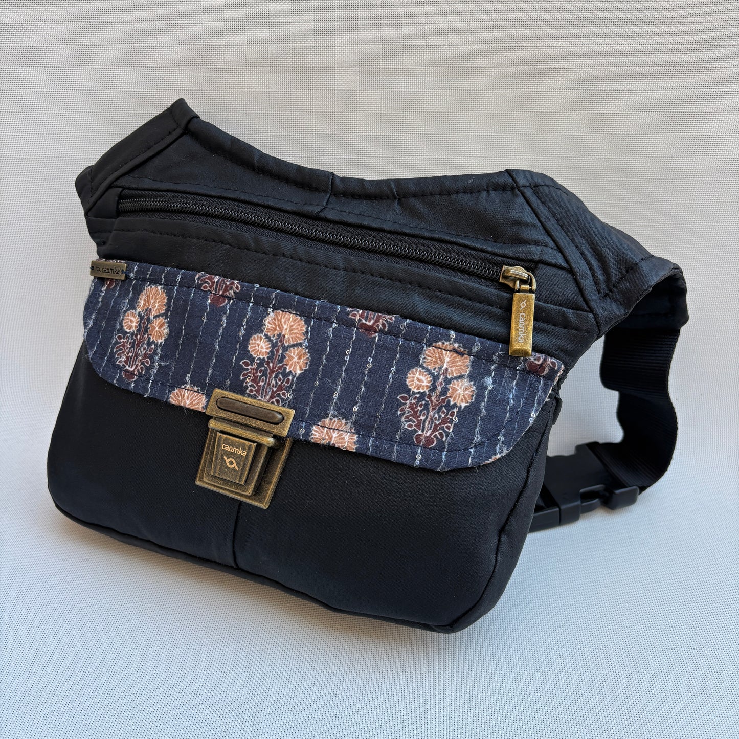 Riñonera "Special ♻️ Jeans Recycled ♻️ " + Bolsillo trasero con cremallera · Pieza Única Núm. 18715