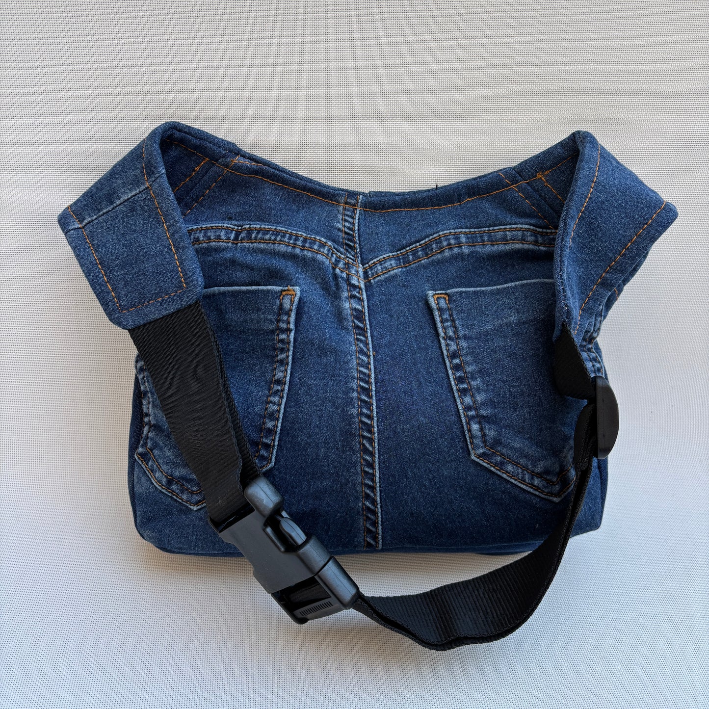 Riñonera "Jeans Flowers" ♻️ Jeans Recycled ♻️ · Pieza Única Núm. 18712