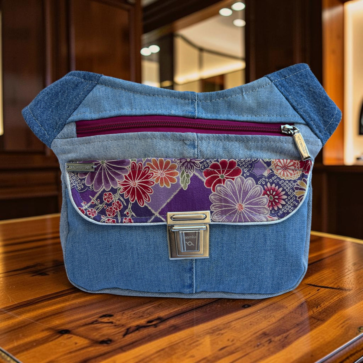 Riñonera Original "Jeans Japaneses Top" ♻️ Jeans Recycled ♻️ + Bolsillo extra con cremallera · Pieza Única Núm. 19600
