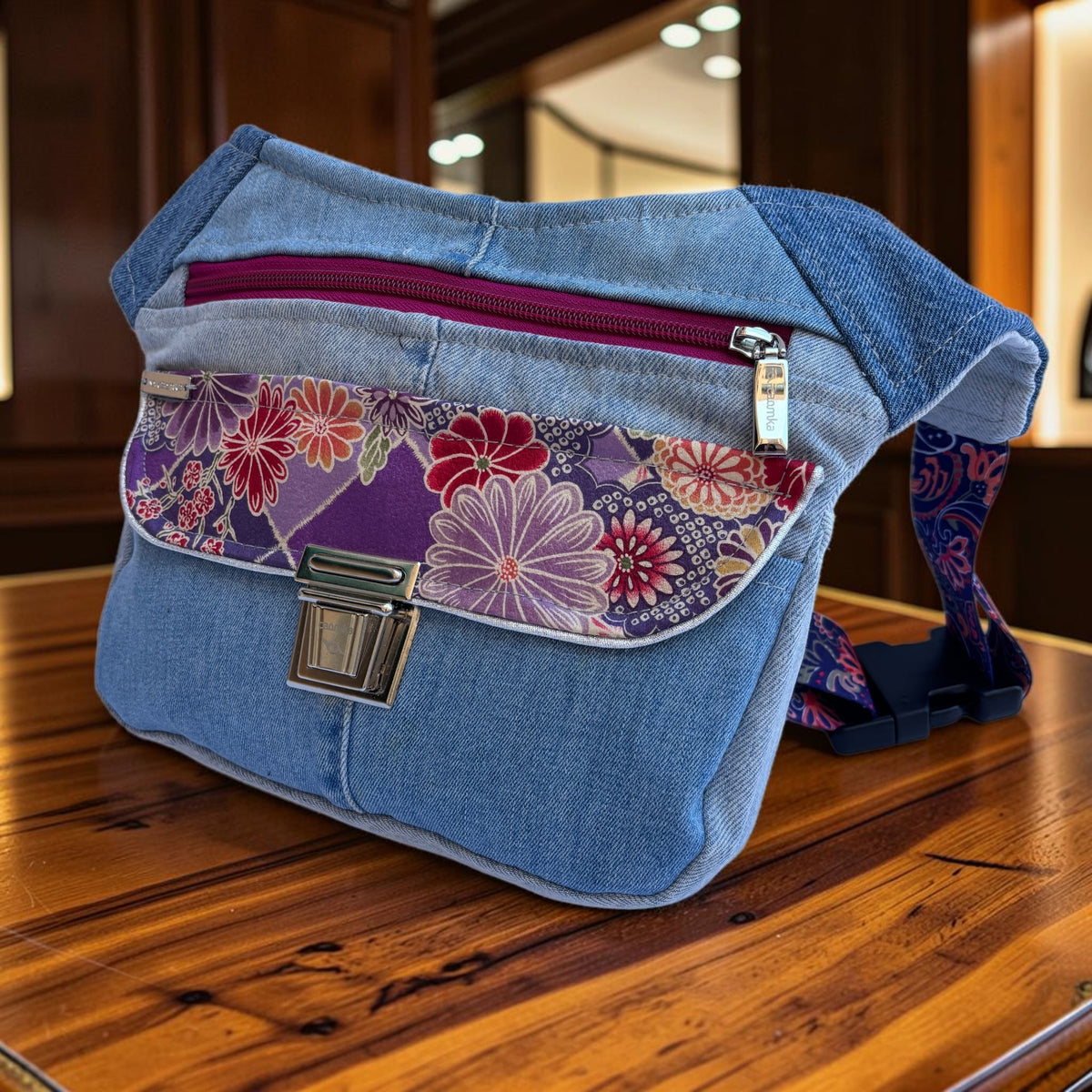 Riñonera Original "Jeans Japaneses Top" ♻️ Jeans Recycled ♻️ + Bolsillo extra con cremallera · Pieza Única Núm. 19600