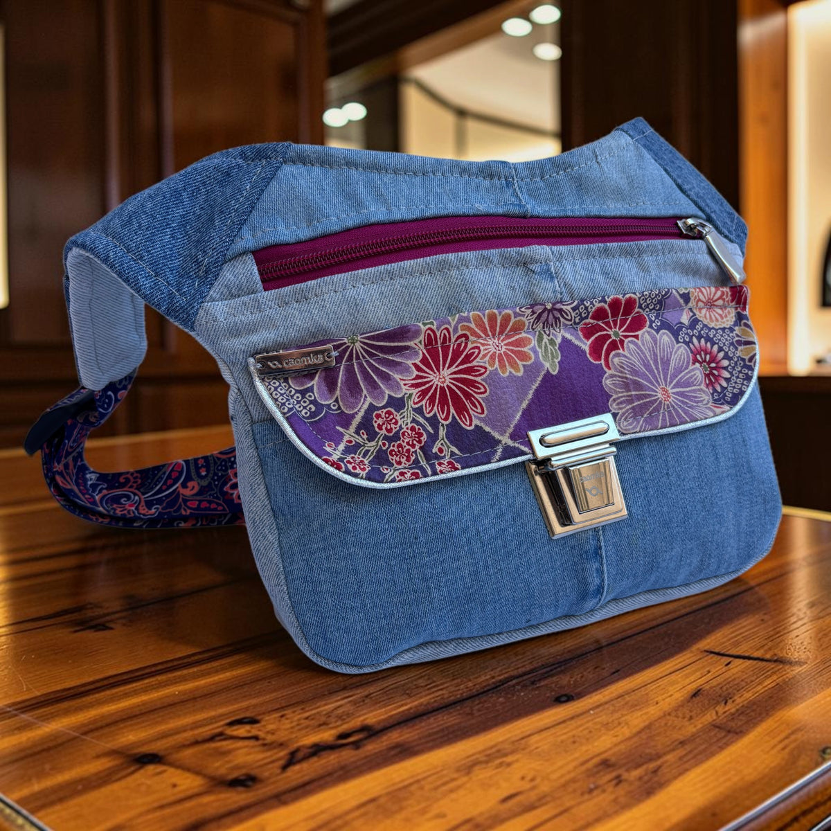 Riñonera Original "Jeans Japaneses Top" ♻️ Jeans Recycled ♻️ + Bolsillo extra con cremallera · Pieza Única Núm. 19600