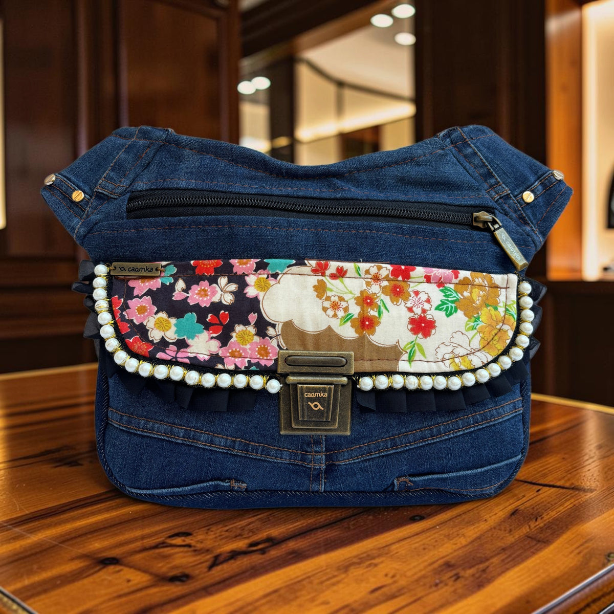 Riñonera Original "Jeans Japaneses Top" ♻️ Jeans Recycled ♻️ + Bolsillo extra con cremallera · Pieza Única Núm. 19601