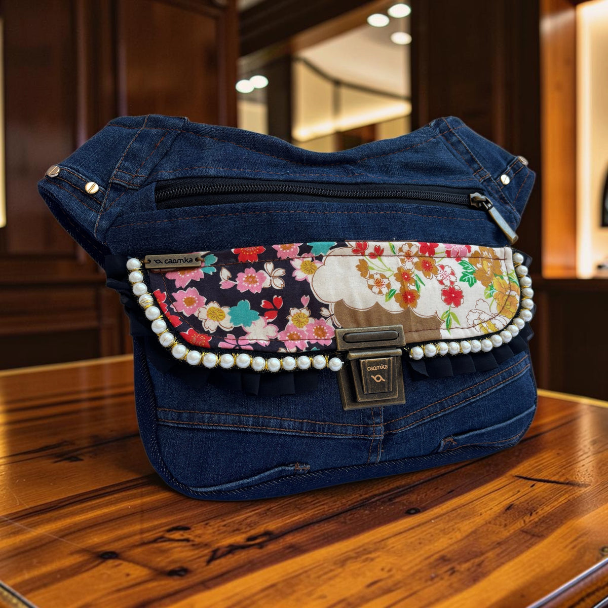 Riñonera Original "Jeans Japaneses Top" ♻️ Jeans Recycled ♻️ + Bolsillo extra con cremallera · Pieza Única Núm. 19601